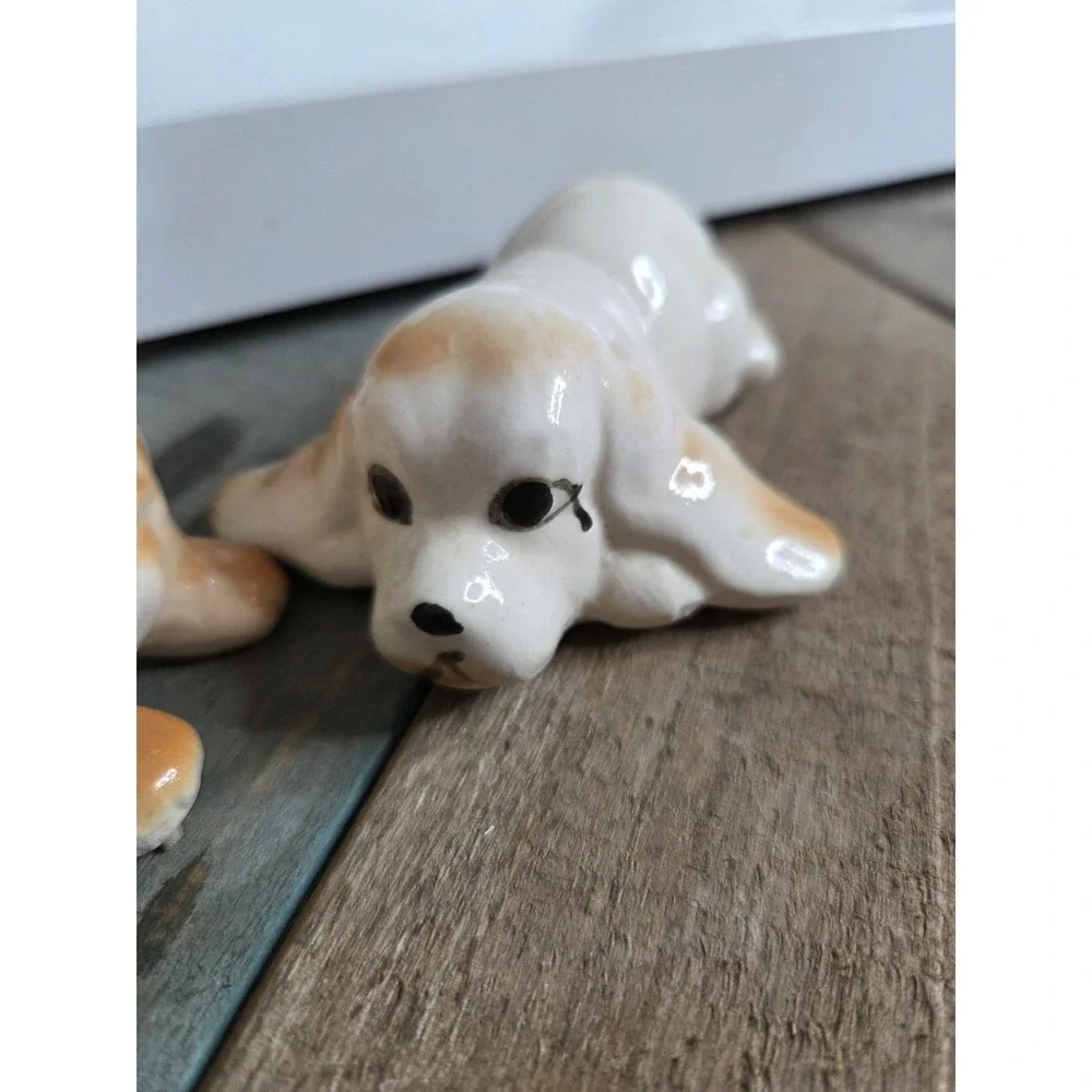Vintage lot Two Ceramic White brown bloodhound hound dog Puppy Beagle Figurine‎